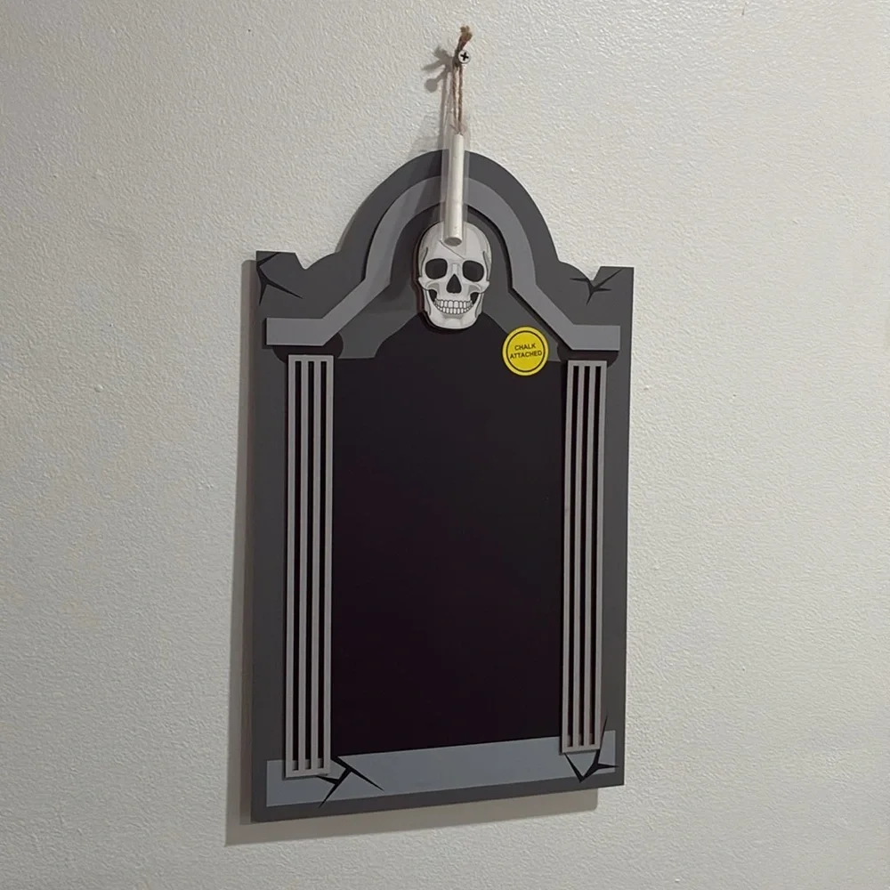 NWT- Skull- Tombstone/Crypt 🪦Design Wooden Hanging Chalkboard w/ Chalk